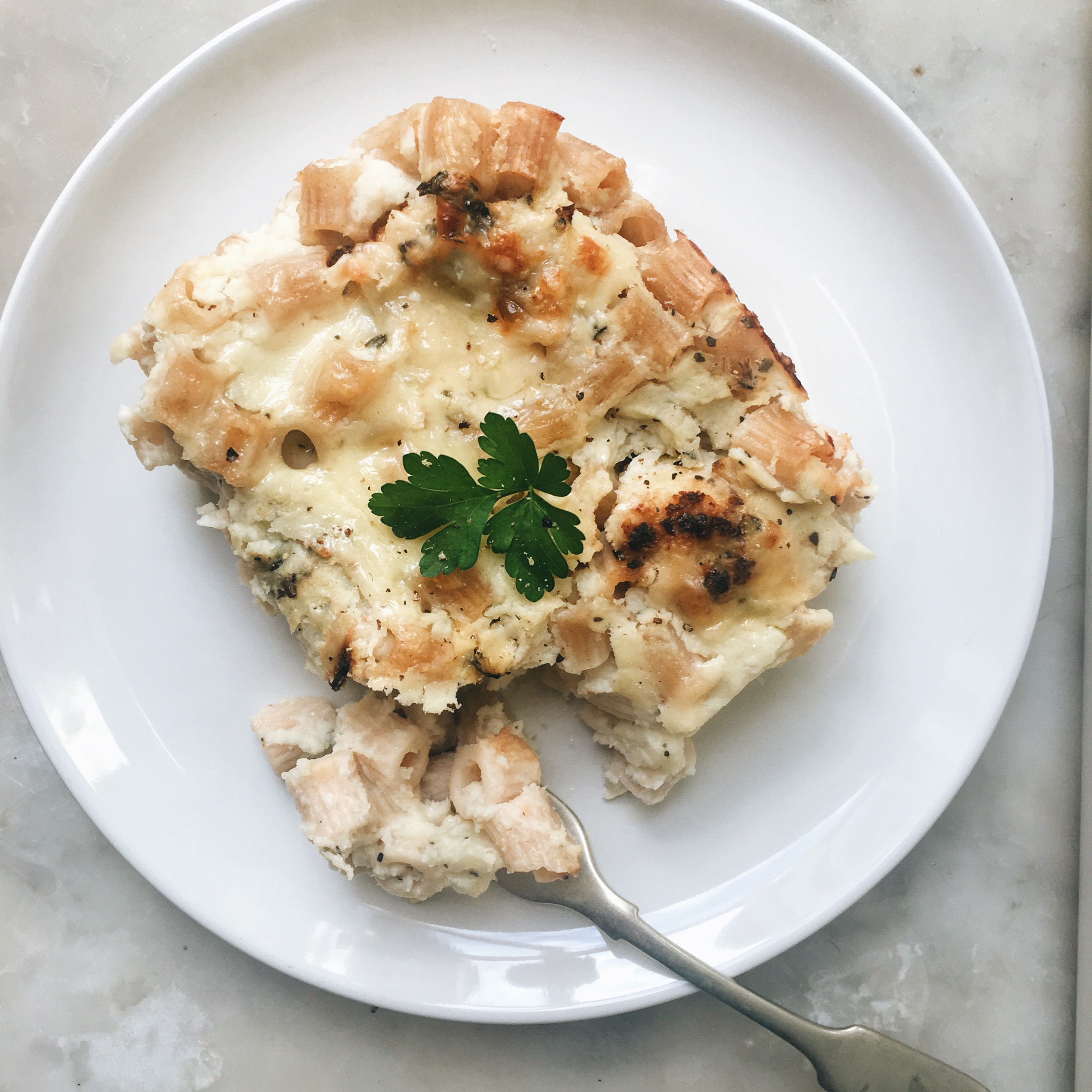 CAULIFLOWER MAC 'N' CHEESE WITH ROASTED CAULIFLOWER | The Healthy Hunter