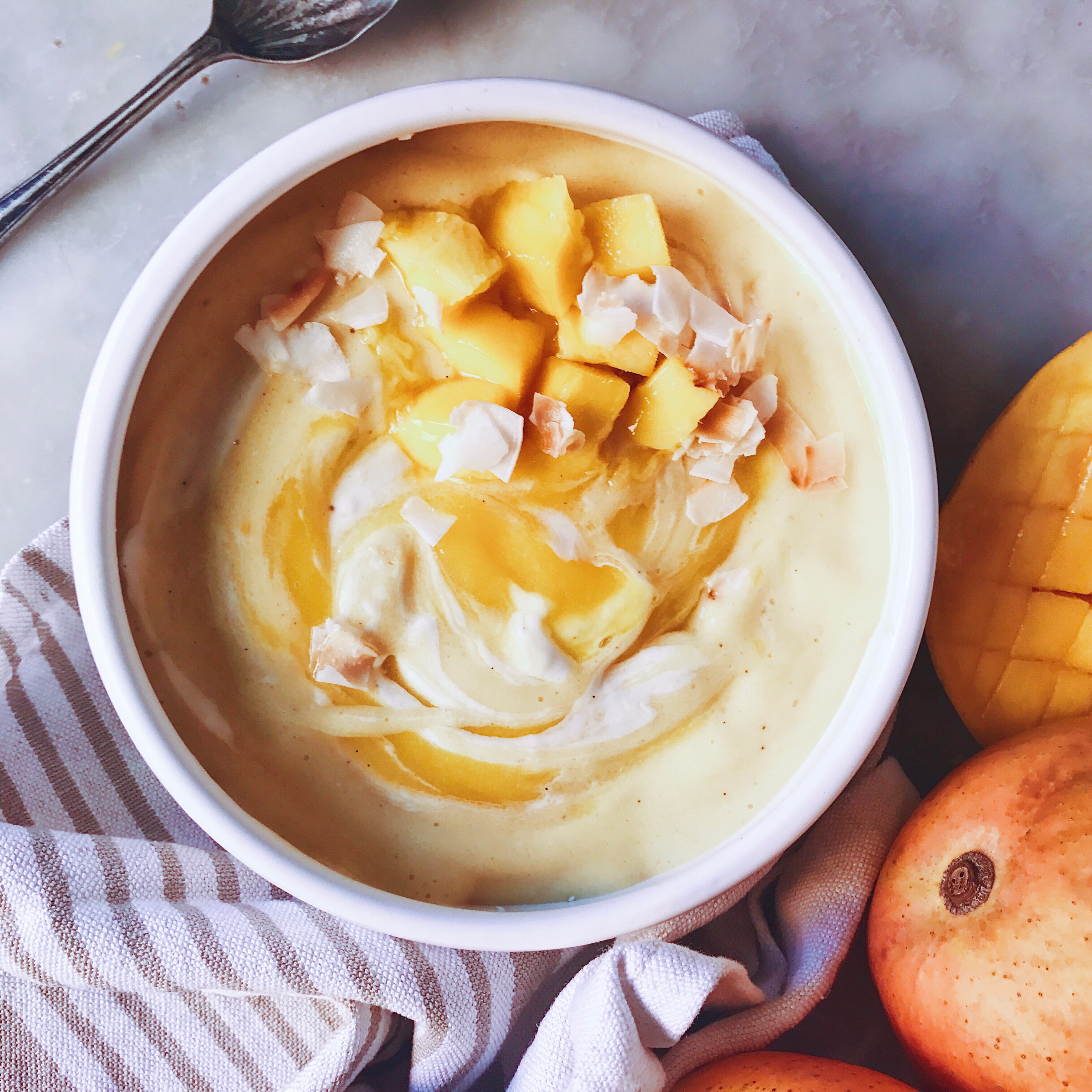 Mango, Banana and Coconut Smoothie Bowl | The Healthy Hunter